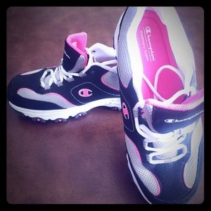 Athletic shoes